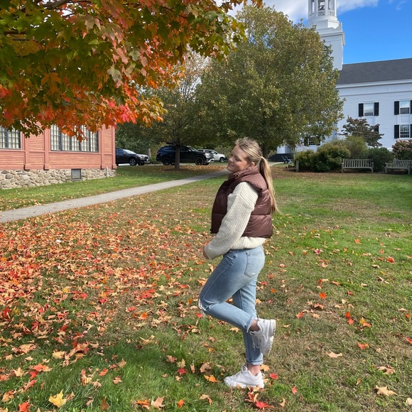 Meet your Posher, Caroline - Picture 1 of 3